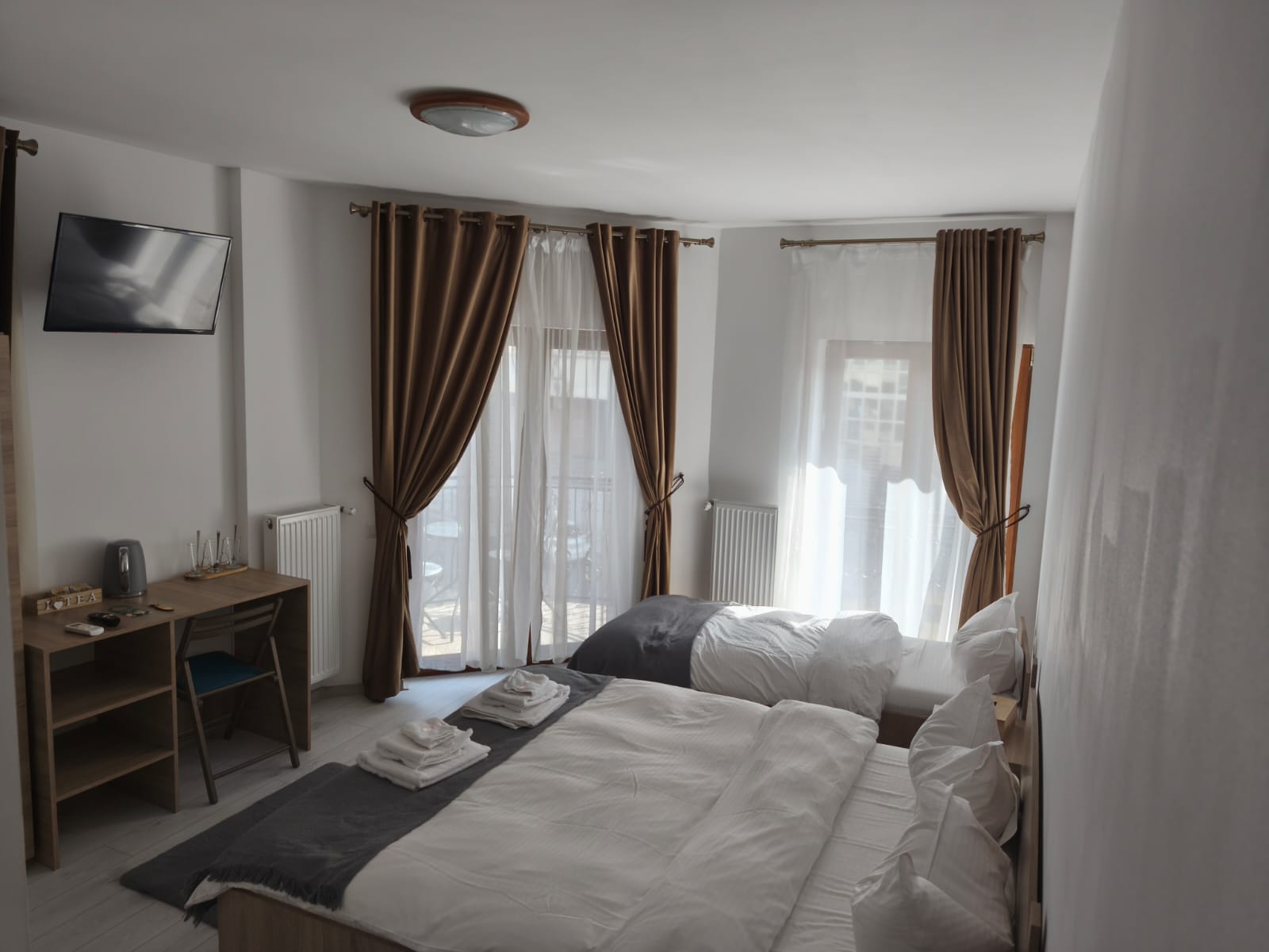 Cameră Triplă Nr. 1 cu paturi — Central View Craiova