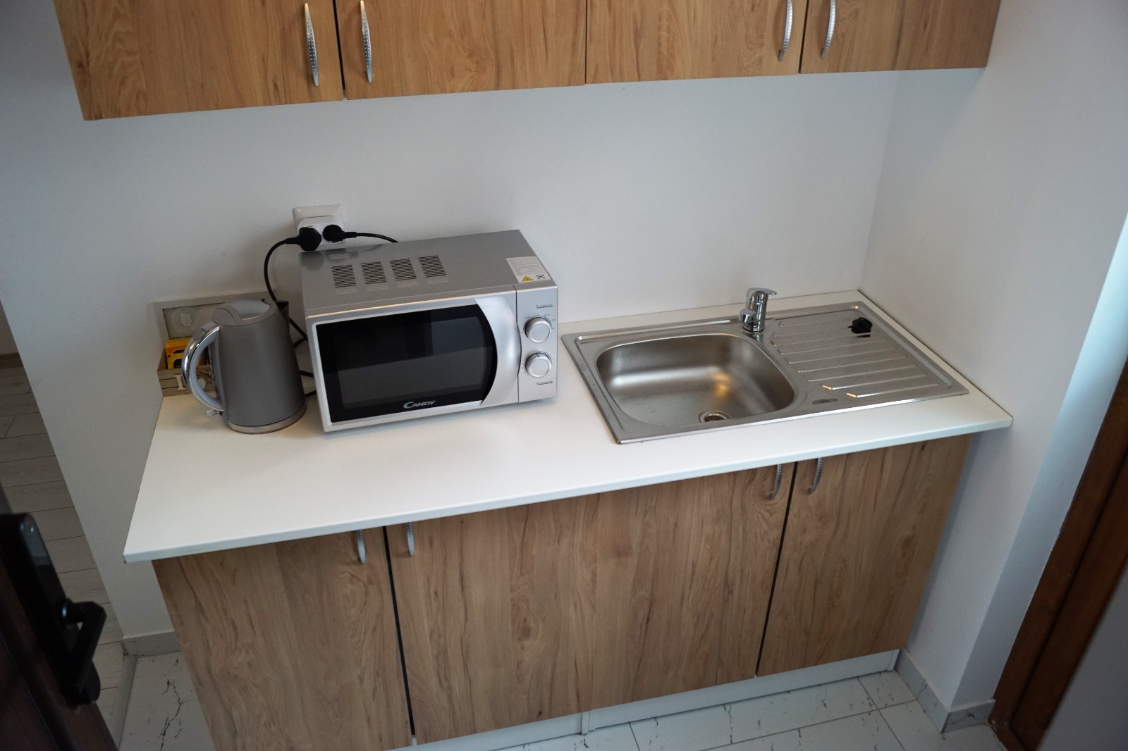 Kitchenette Camera 8 — Central View Craiova