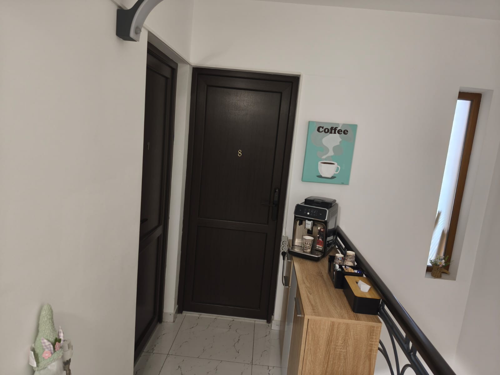 Aparat de cafea Philips în holul comun — Central View Craiova